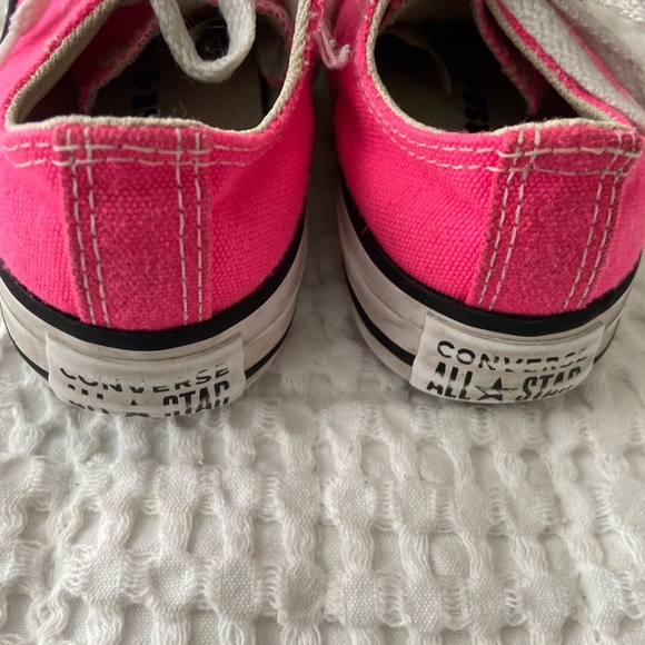 Little Girl’s converse NEON PINK shoes size 11 - Picture 6 of 7